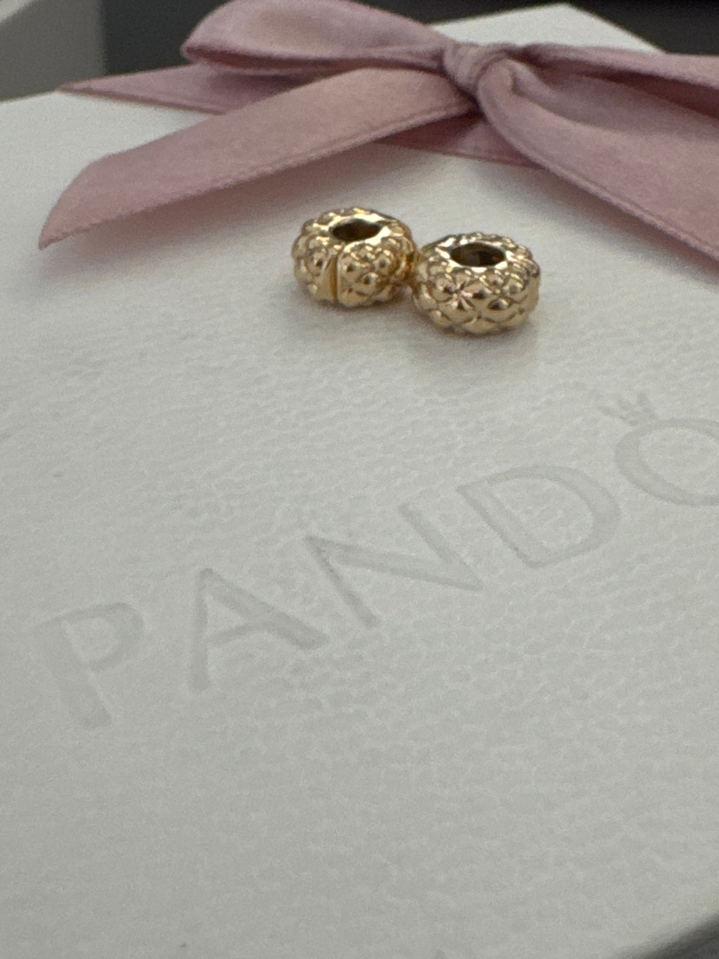 Genuine Pandora Shine Gold Plated Studded Clip Small x1