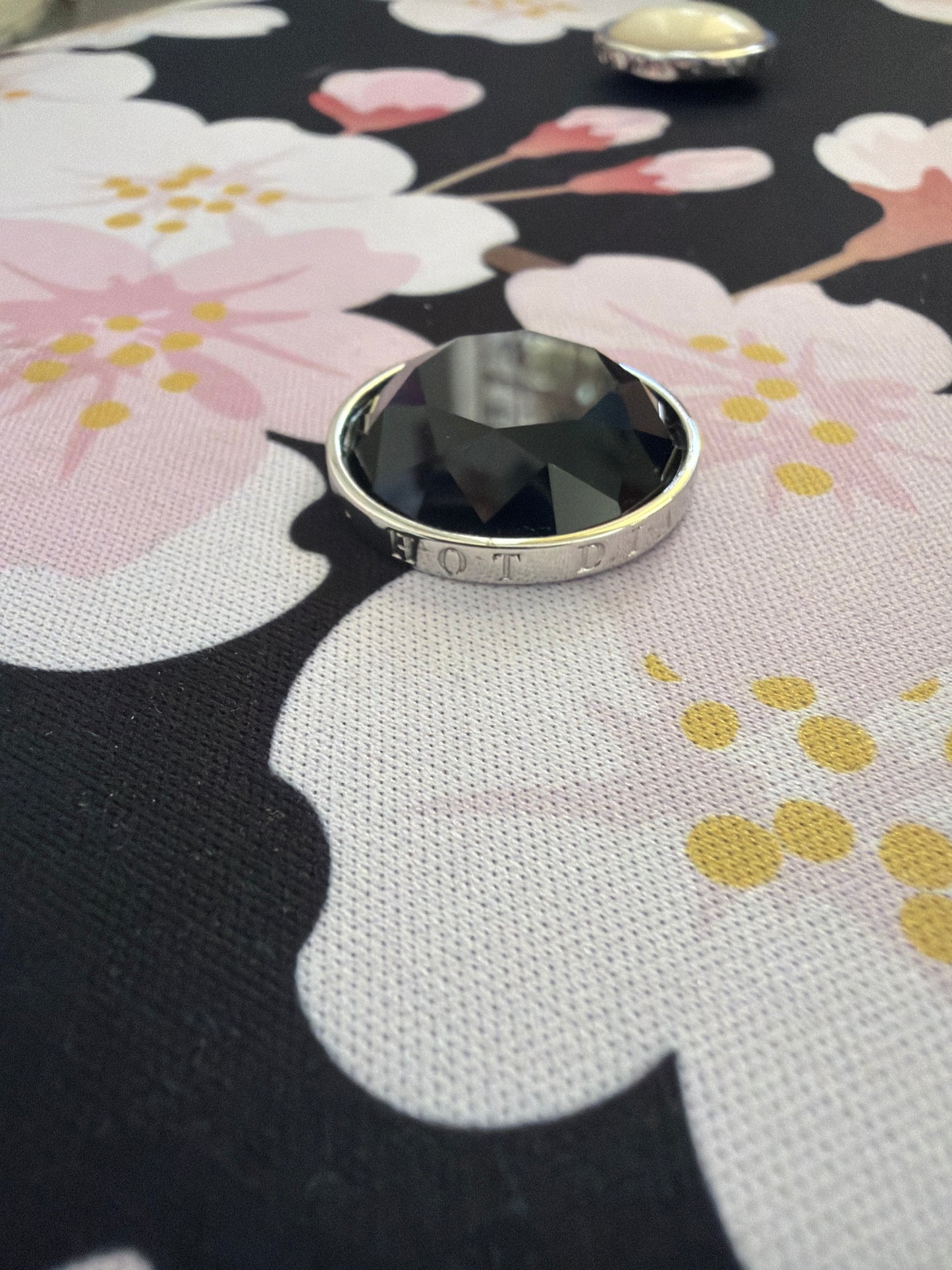 Genuine Hot Diamond Emozioni Small Coin For the Coin Keeper Necklace Onyx Gemstone