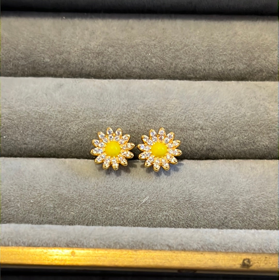 Brand New Sterling Silver Gold Plated Daisy Pave Earrings Stud