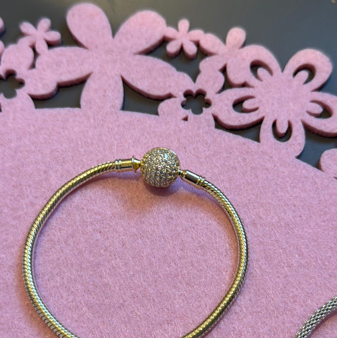 Genuine Gnoce Charm Gold Colour Pave Clasp Snake Chain Bracelet Size 18cm