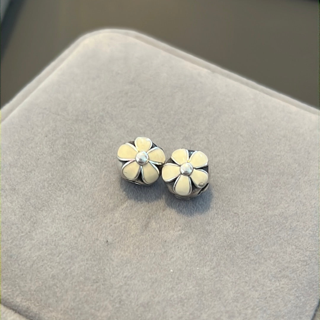 Genuine Pandora Cream Daisy Clip x1