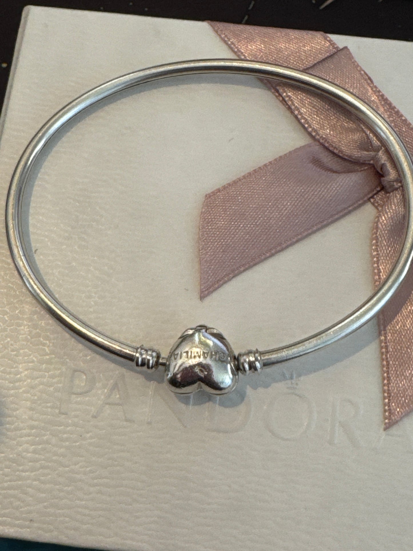 Genuine Chamilia Pave Heart Clasp Oval Solid Silver Bangle Size 19cm