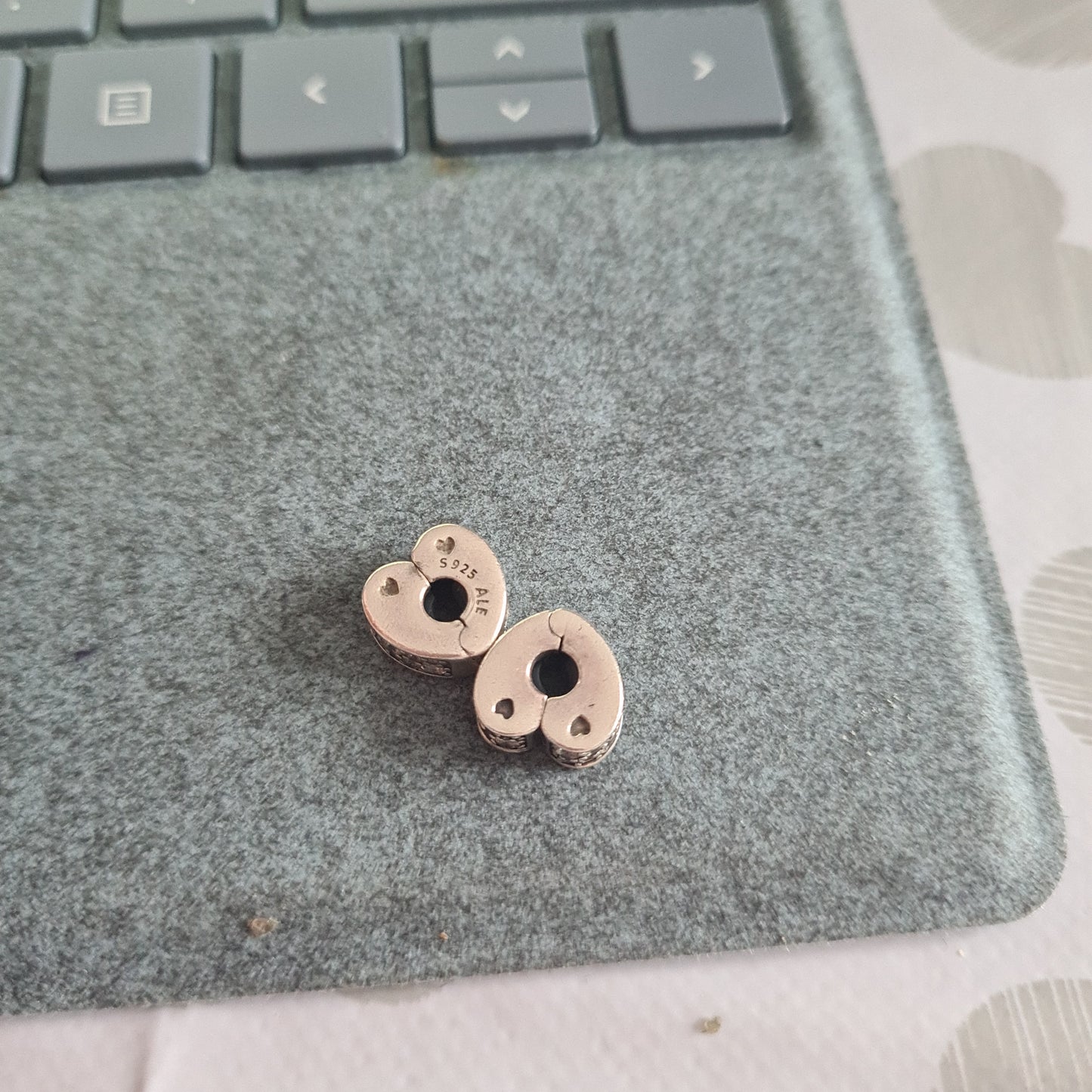 Genuine Pandora Arc of Love Clips Light Clear Stone Heart Shaped Silicone Clips