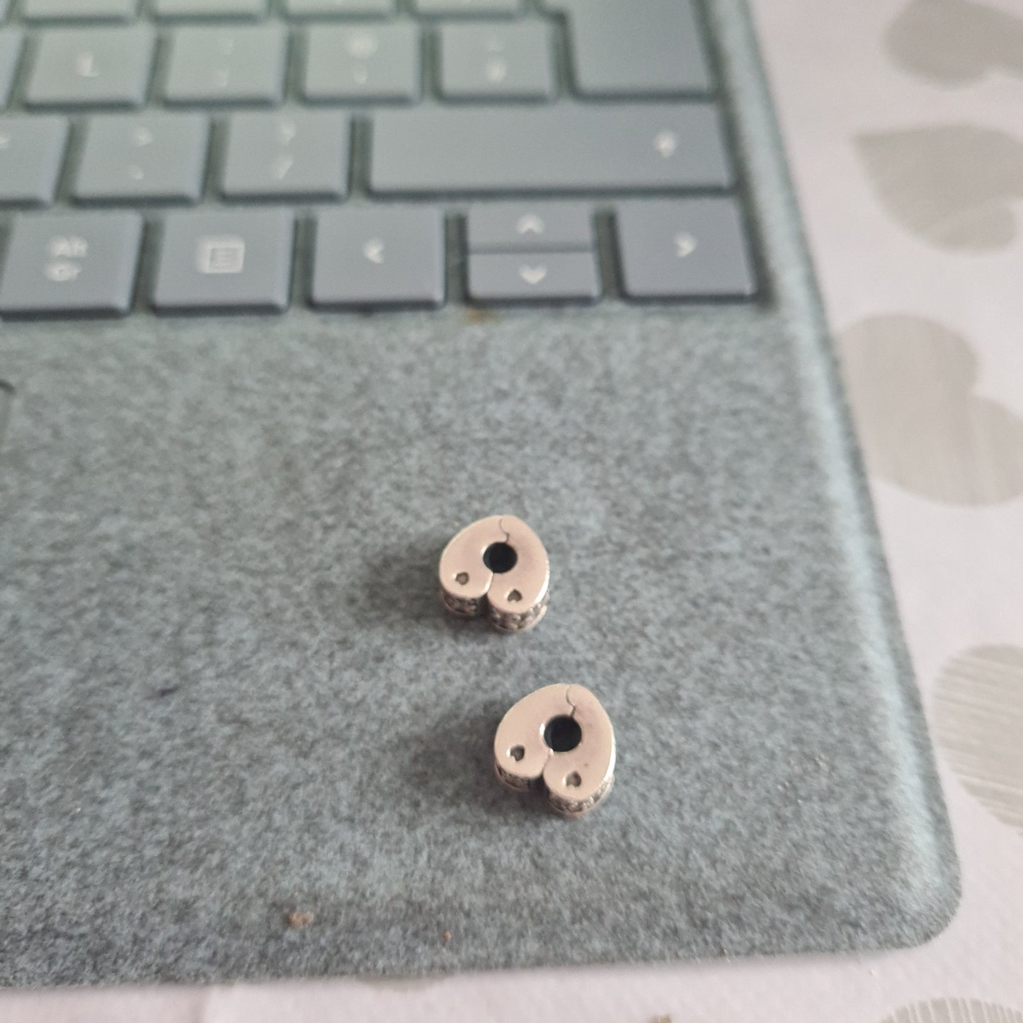 Genuine Pandora Arc of Love Clips Light Clear Stone Heart Shaped Silicone Clips