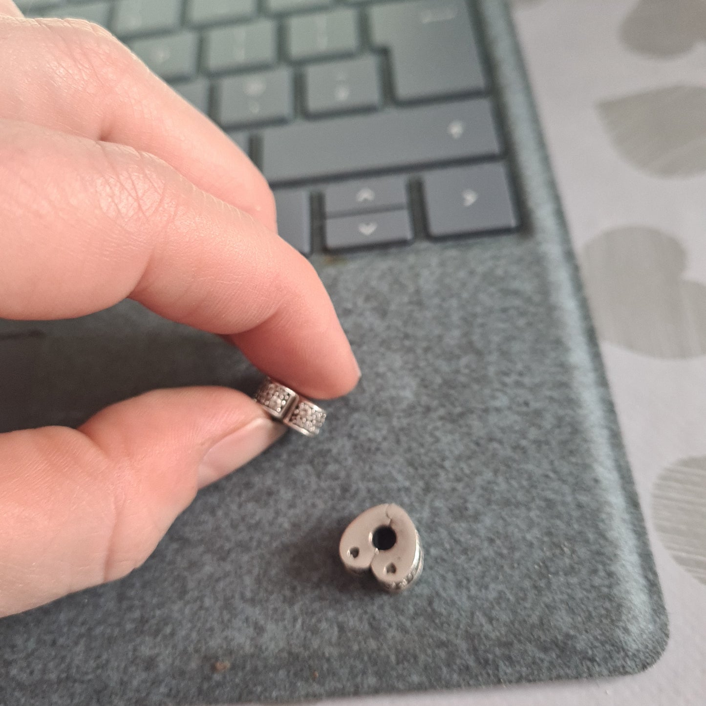 Genuine Pandora Arc of Love Clips Light Clear Stone Heart Shaped Silicone Clips