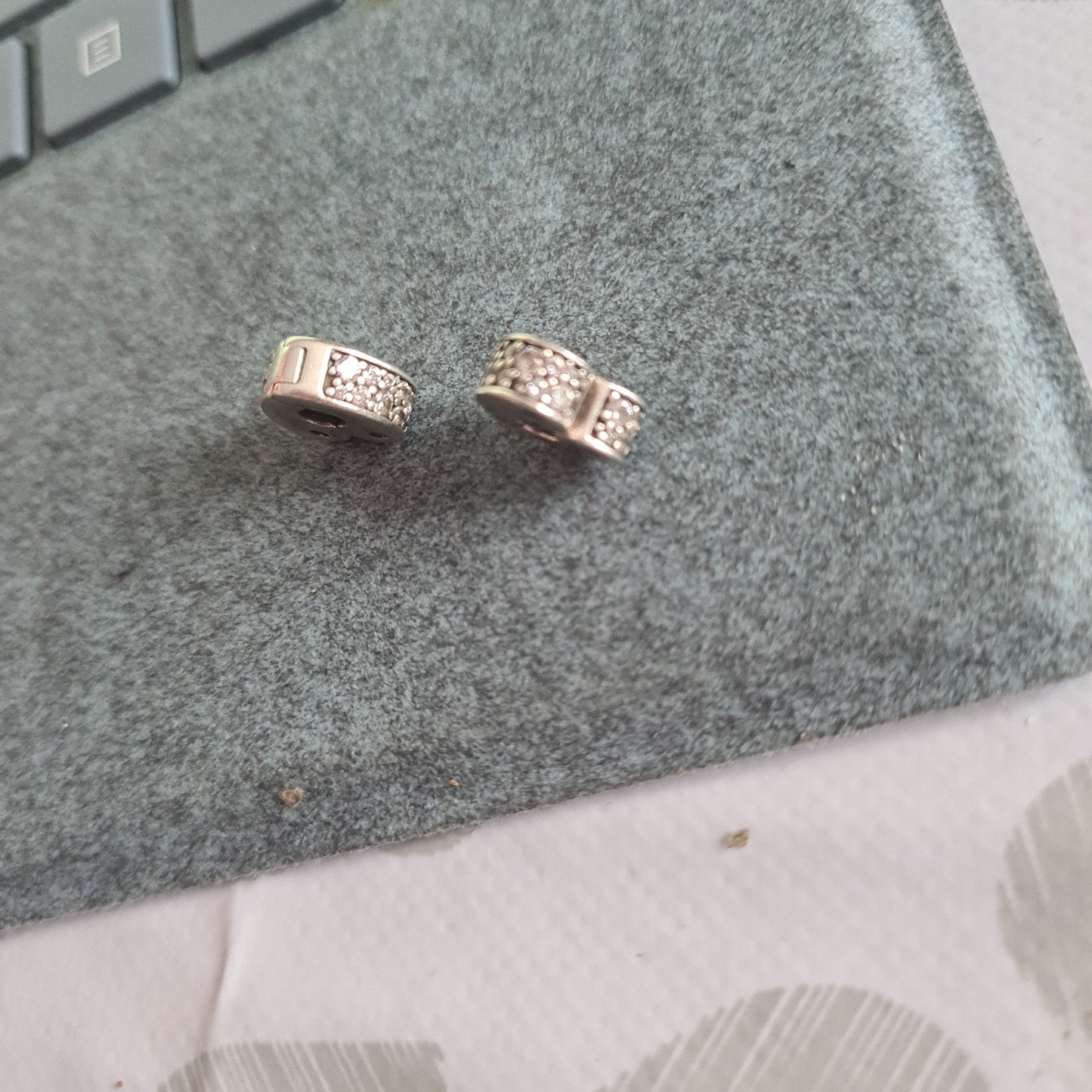 Genuine Pandora Arc of Love Clips Light Clear Stone Heart Shaped Silicone Clips