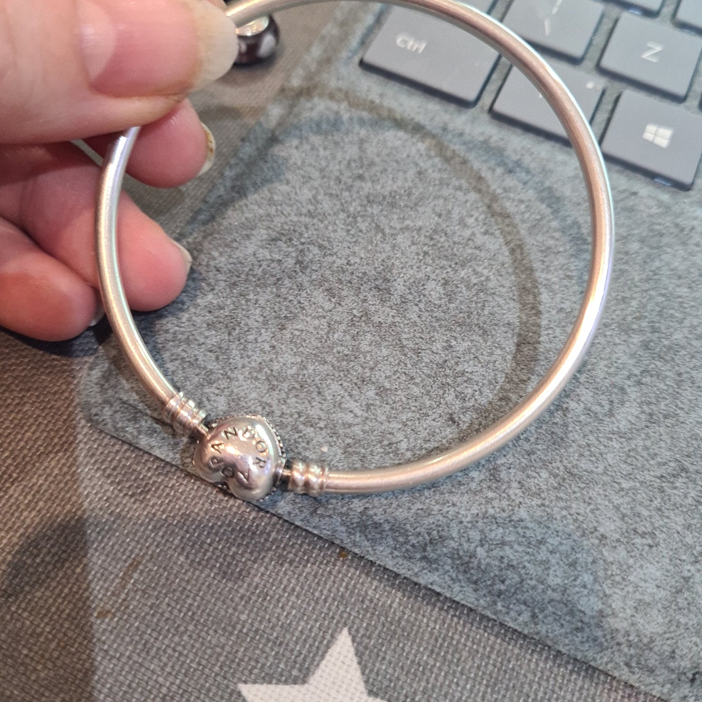 Genuine Pandora Pave Heart Clasp 17cm Moments Bangle