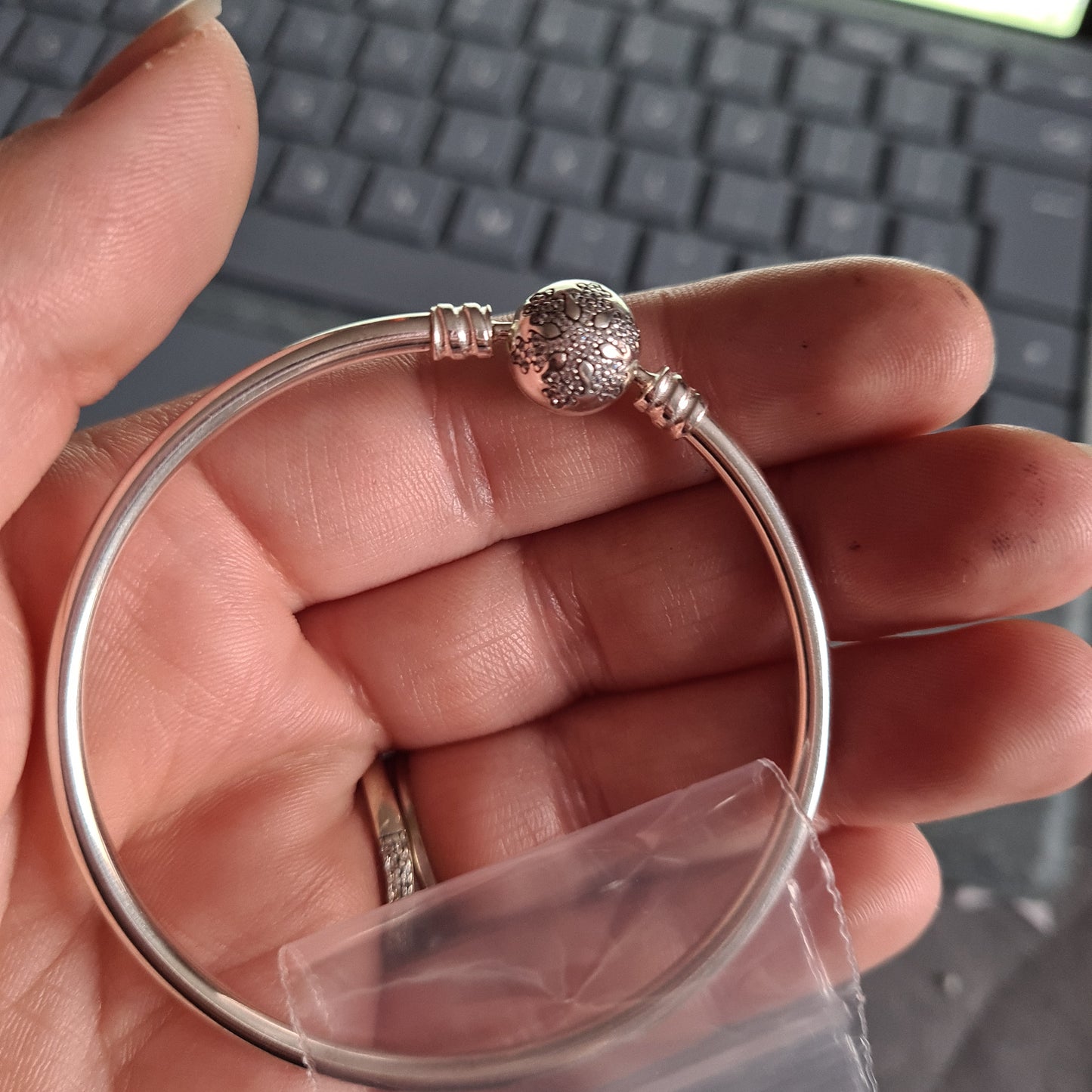 Genuine Pandora Sparkle Snowflake Clear Stone Clasp Bangle Moments 19cm