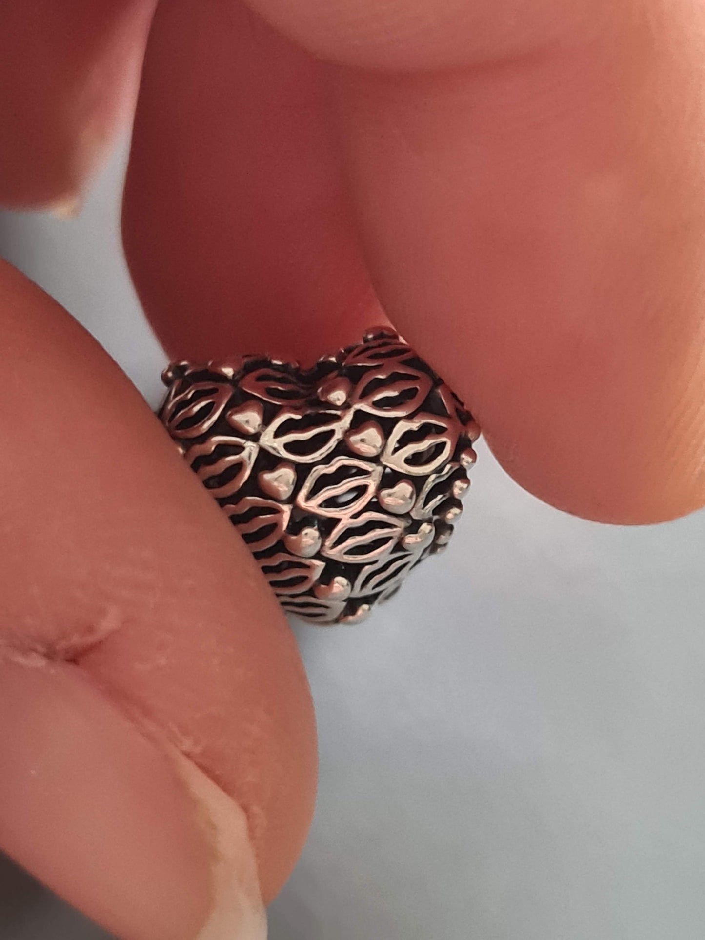 Genuine Pandora Lips Kisses Openwork Love Heart Charm