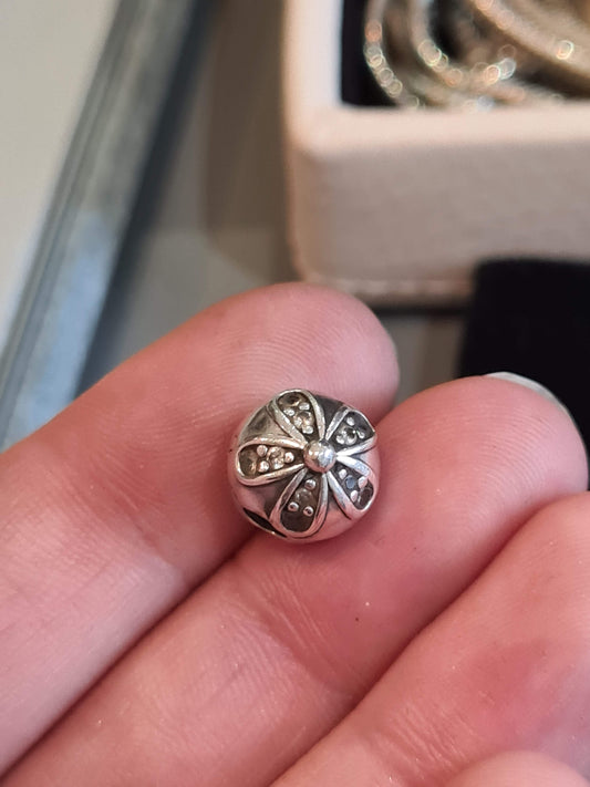 Genuine Pandora Pave Daisy Clip x1