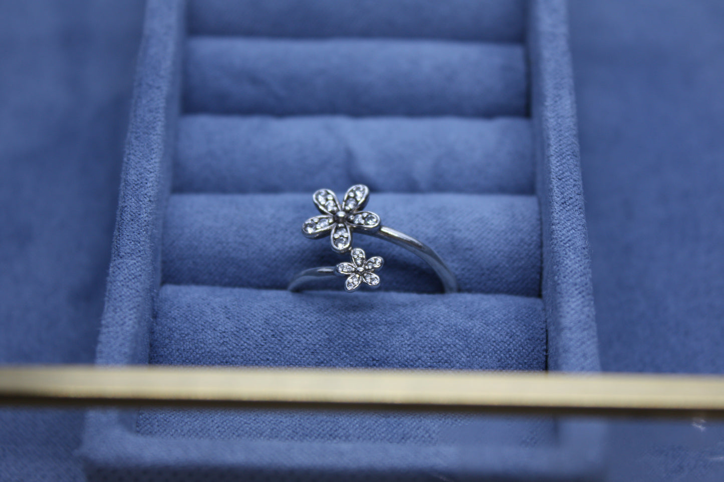 Genuine Pandora Dazzling Daisy Cross Over CZ Pave Ring Size 53
