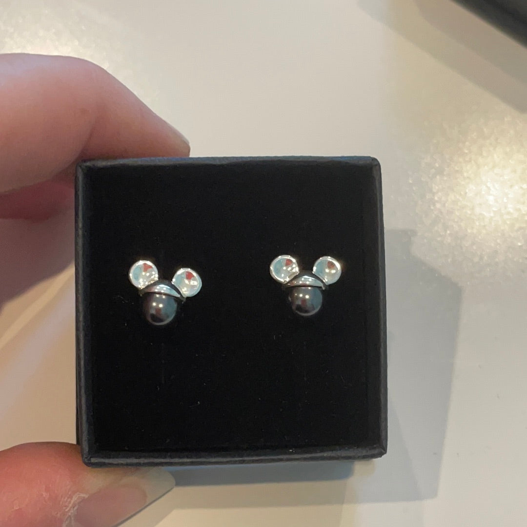 Genuine Chamilia Brand New in Box Disney Mickey Mouse Ears Black Pearl Earrings Studs