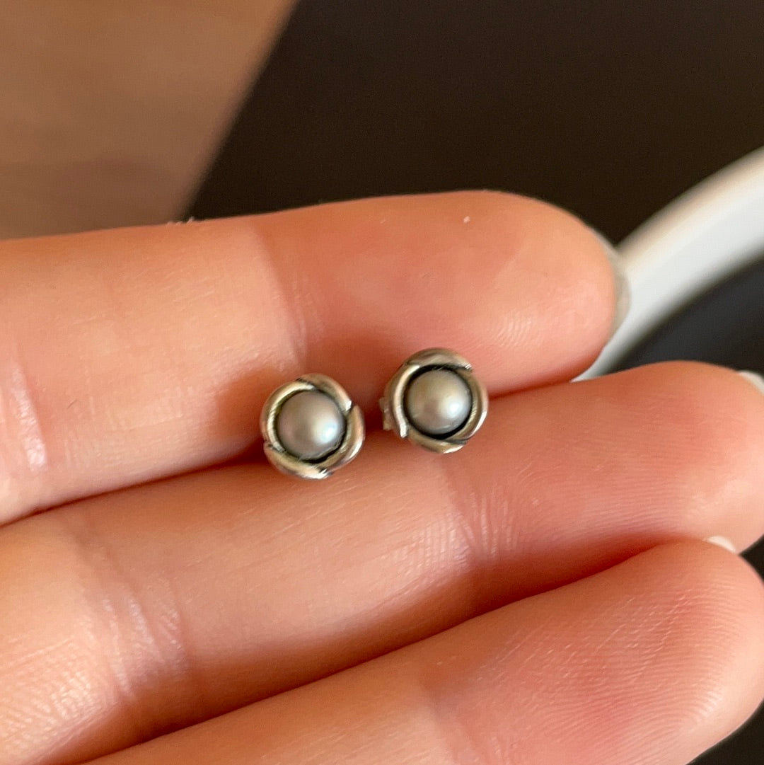 Genuine Pandora Rare Three Wishes Flower Grey Pearl Earrings Studs