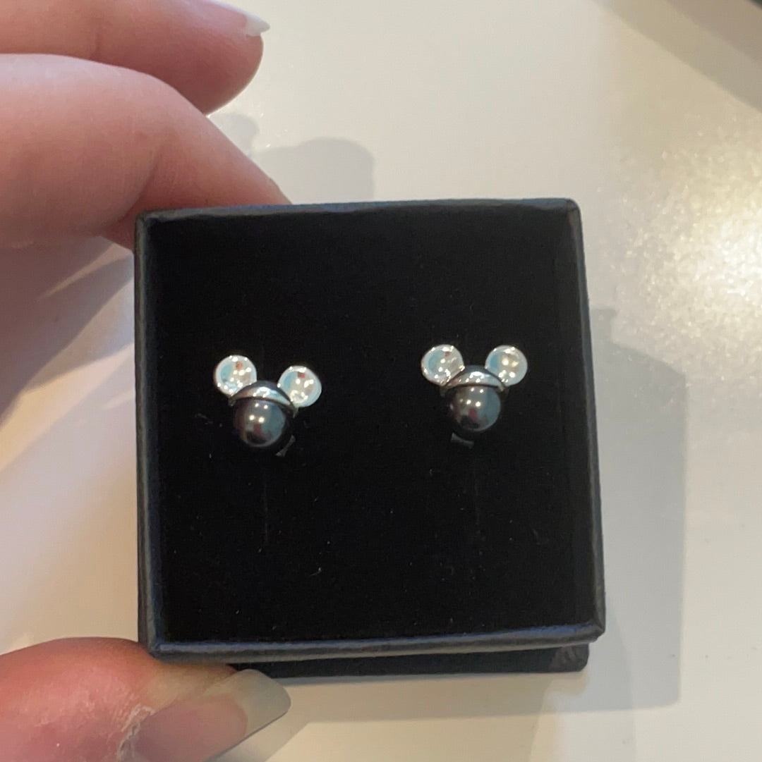 Genuine Chamilia Brand New in Box Disney Mickey Mouse Ears Black Pearl Earrings Studs