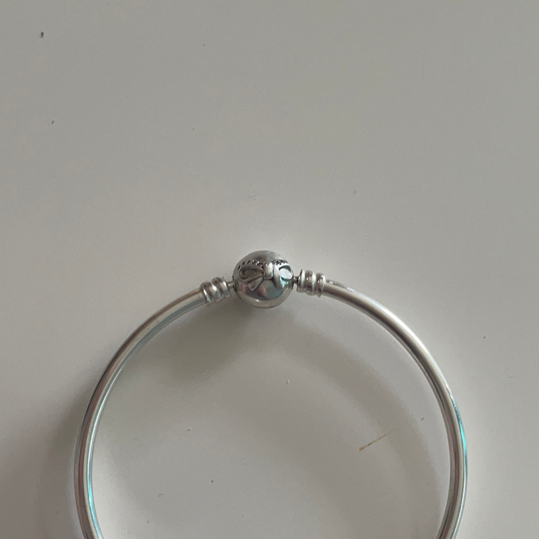 Genuine Pandora Dainty Pave Bow Bangle Size 17cm