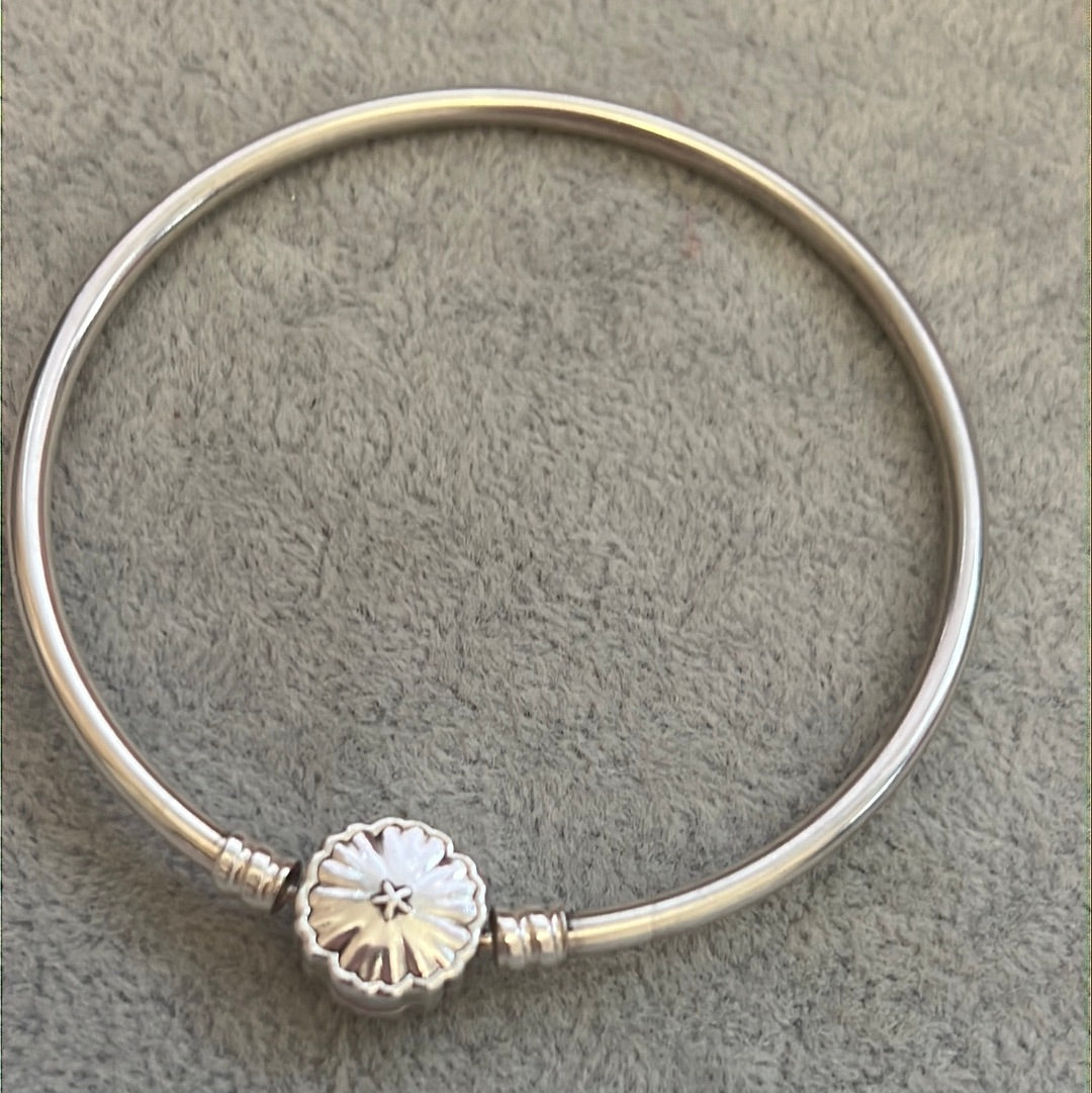 Genuine Pandora Sparkle LMTD New Style Snowflake Clear Stone Clasp Bangle Moments 19cm