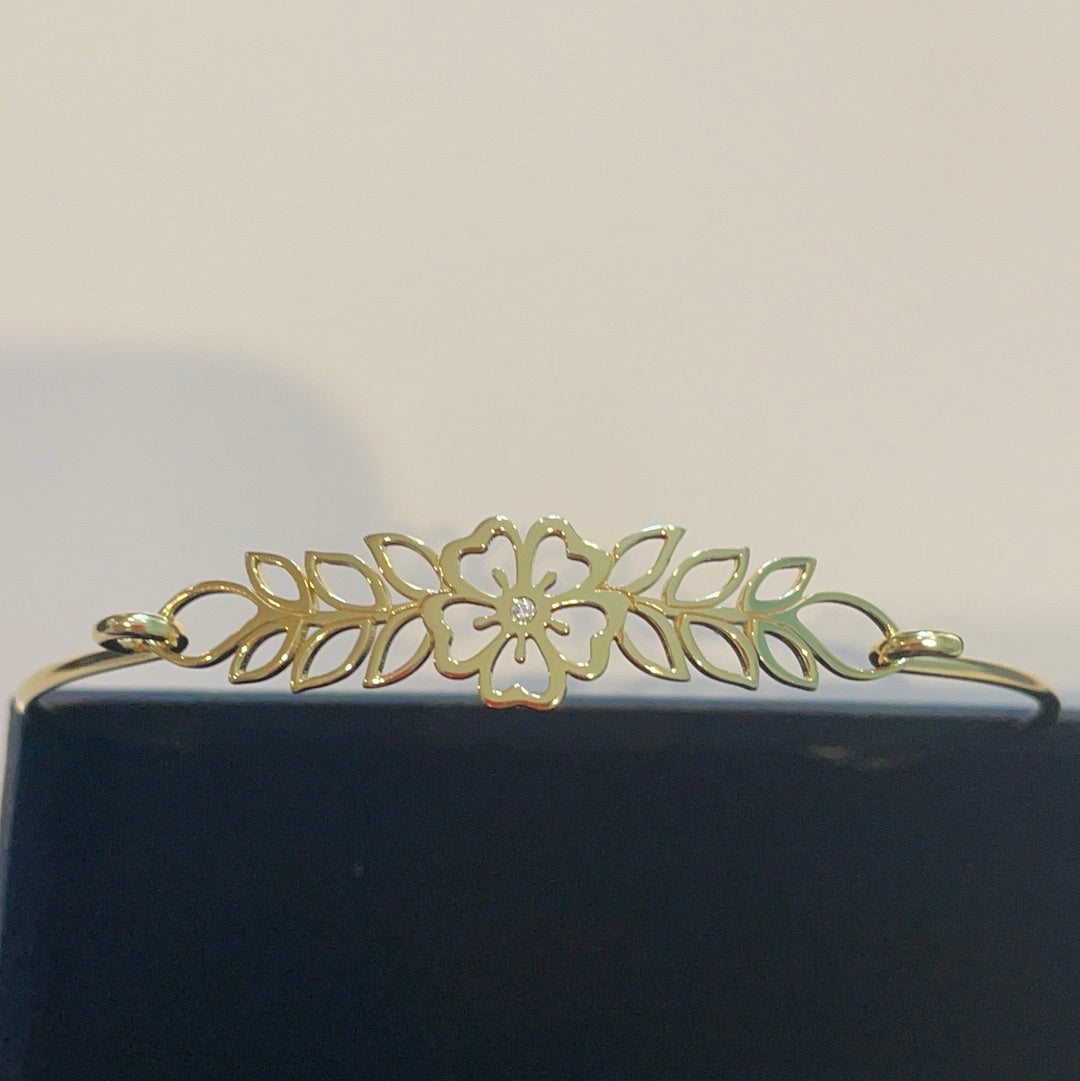 Genuine Chamilia Brand New in Box Gold Plated Hibiscus Bangle BEAUTIFUL around 19/20cm