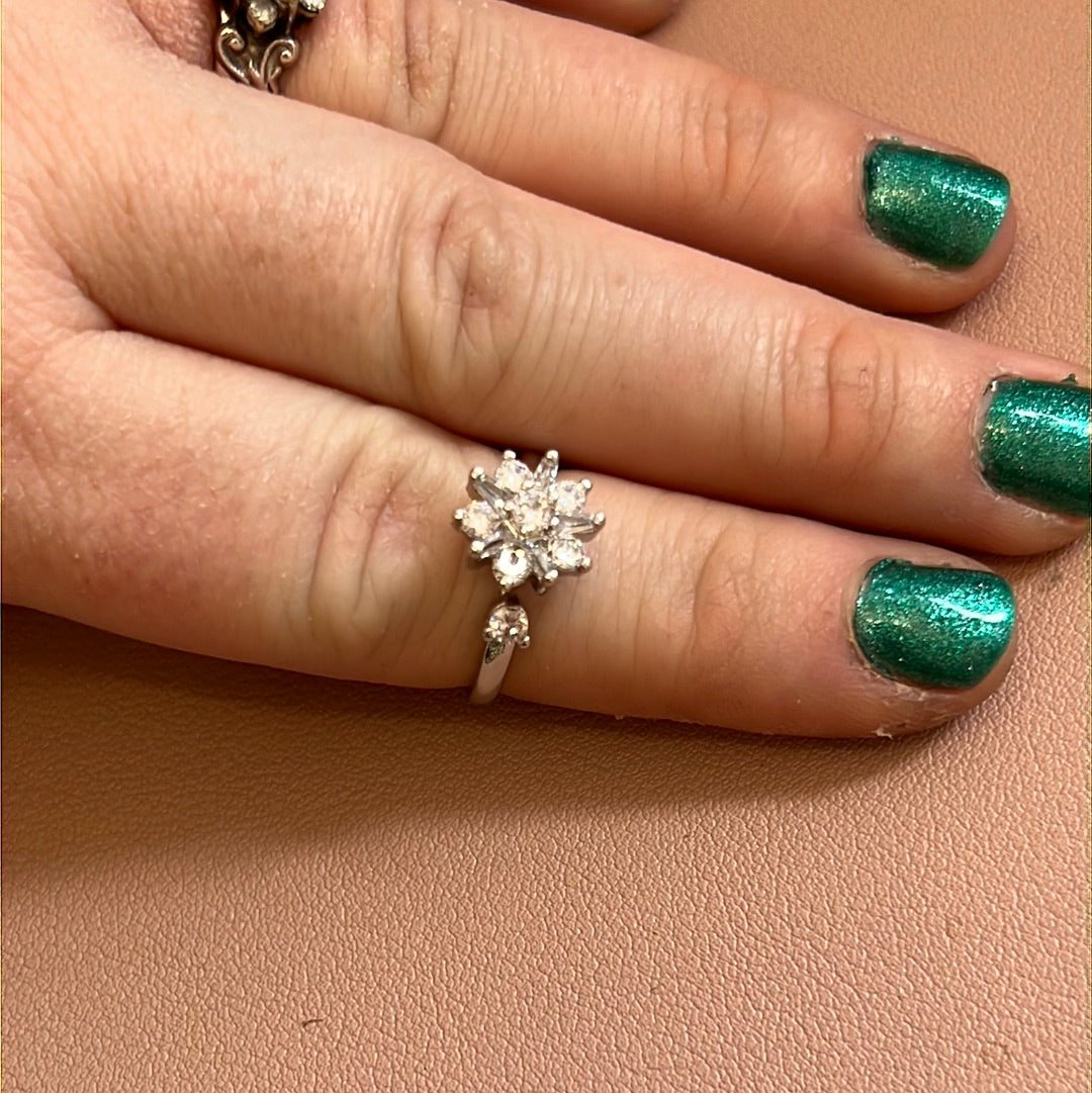 Beautiful Adjustable Anxiety Spinning Ring - Pave Clear Large Pointy Snowflake Flower Ring