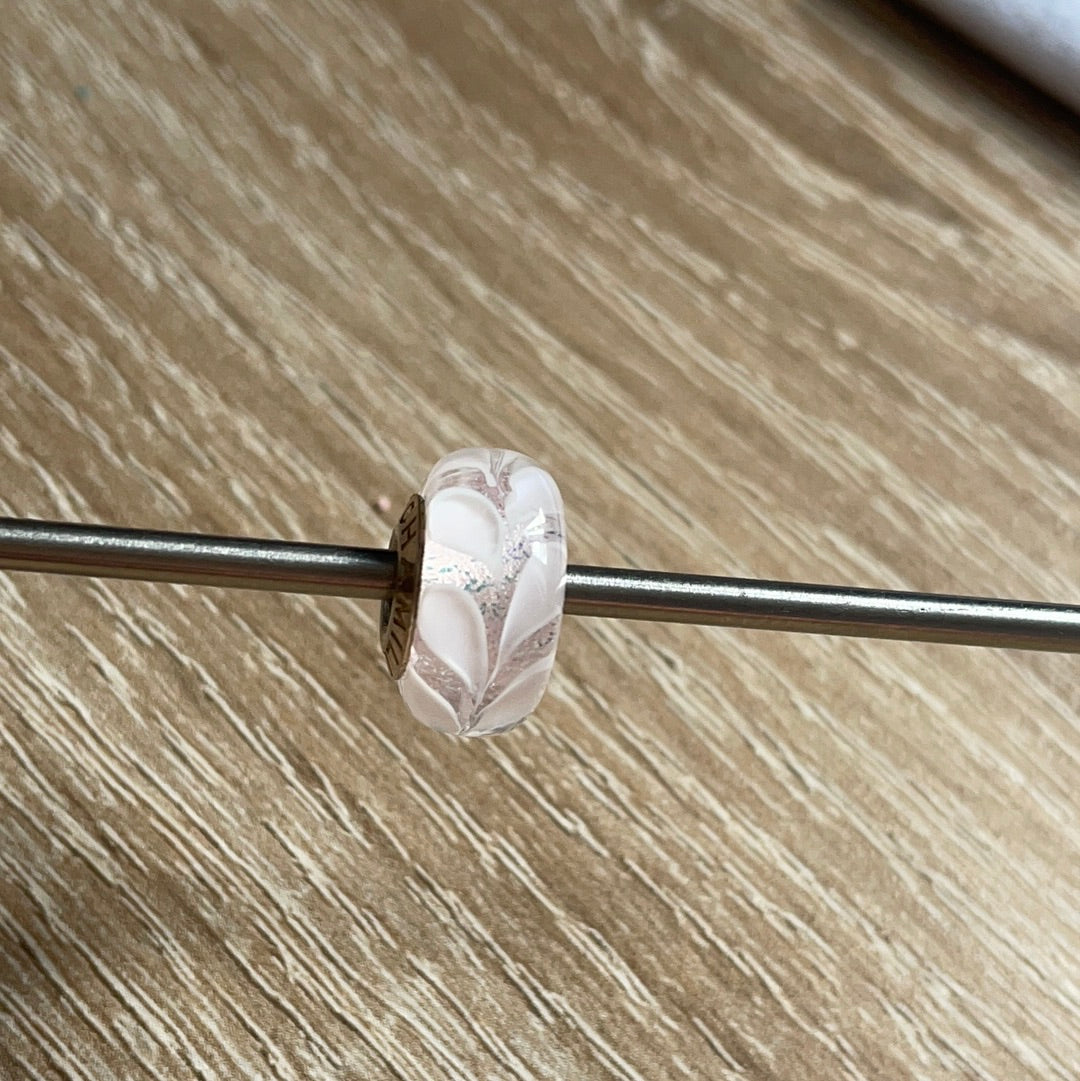 Genuine Chamilia Murano Iridescent Sparkle Glitter Charm With White Ivy Leaves