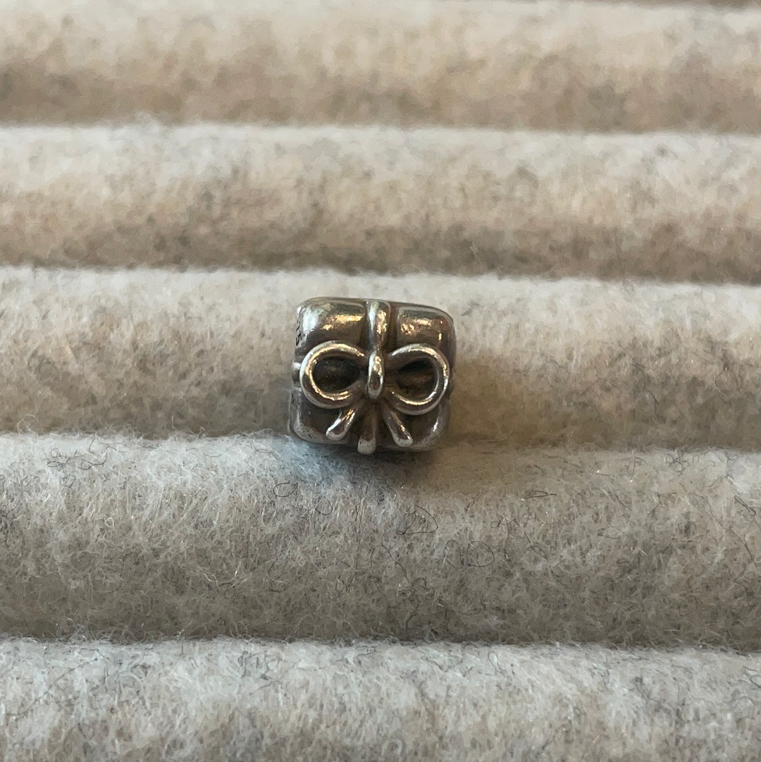 Genuine Pandora Present Gift Charm with Bow Xmas