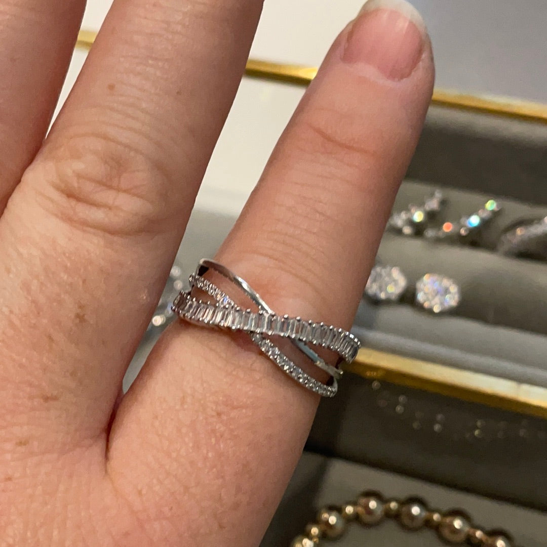 Brand New Sterling Silver Clear Pave Criss Cross Ring STUNNING Size 58/60