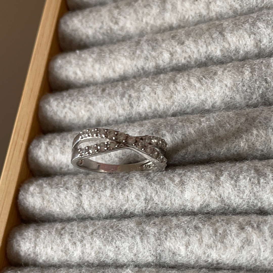 Genuine Silver (unbranded) Dazzling Pave Wave Cross Over CZ Pave Ring Size (57/8)