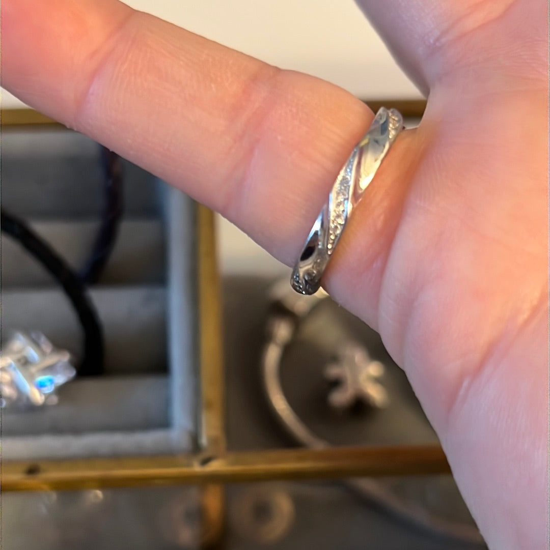 Sterling Silver Ring CZ Wave Ring Size 50