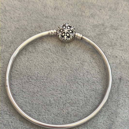 Genuine Pandora Sparkle LMTD New Style Snowflake Clear Stone Clasp Bangle Moments 19cm