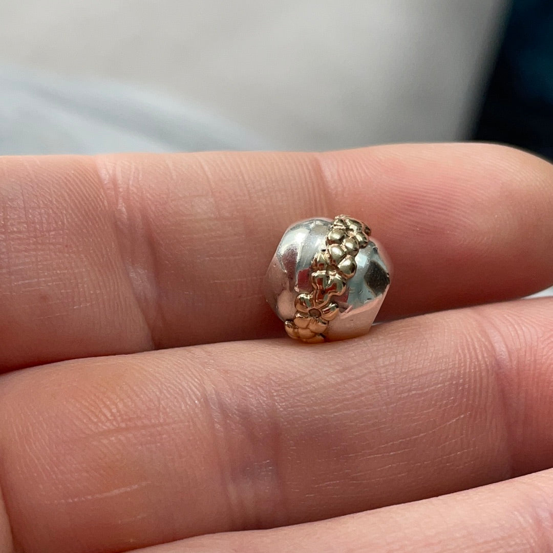 Genuine Pandora Two Tone RARE HTF Flower Line Daisy Charm