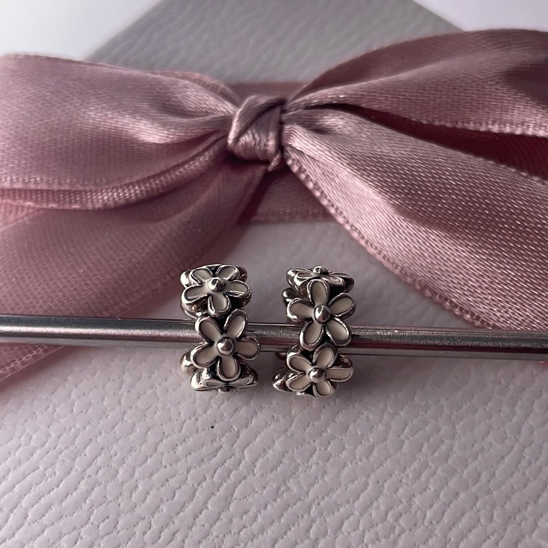 Genuine Pandora White Enamel Daisy Flower Spacer 1