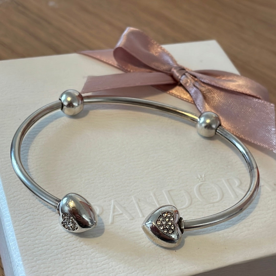 Genuine Chamilia Open Torque Bangle Size 2 Medium With Heart Ends