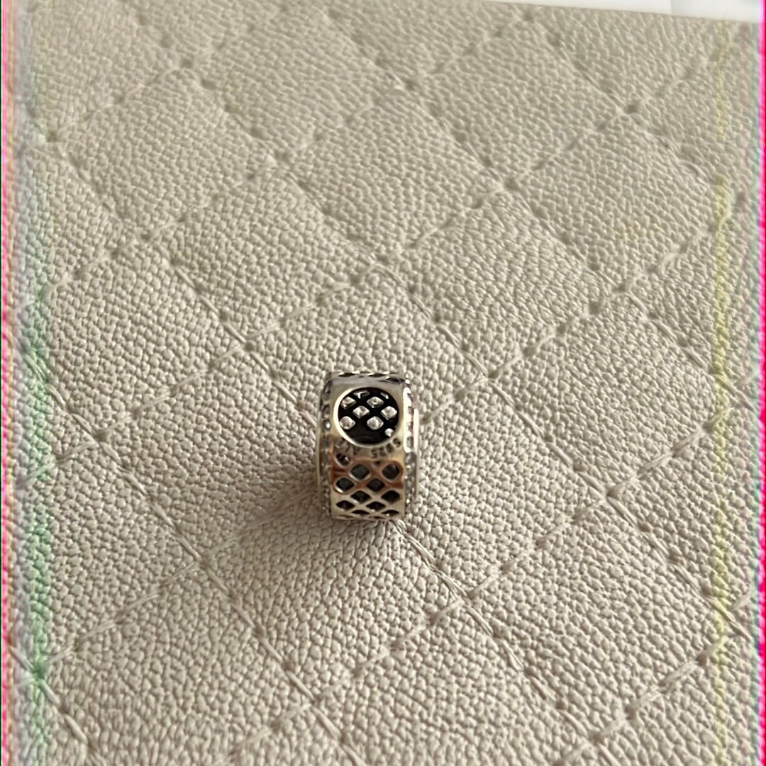 Genuine Pandora Disney Parks Christmas Minnie Mouse Enamel Mistletoe Kisses Pave Charm