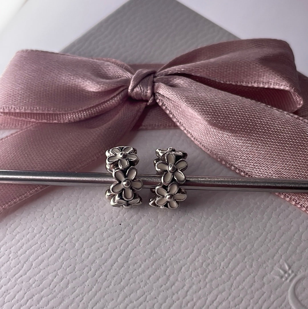 Genuine Pandora White Enamel Daisy Flower Spacer 1