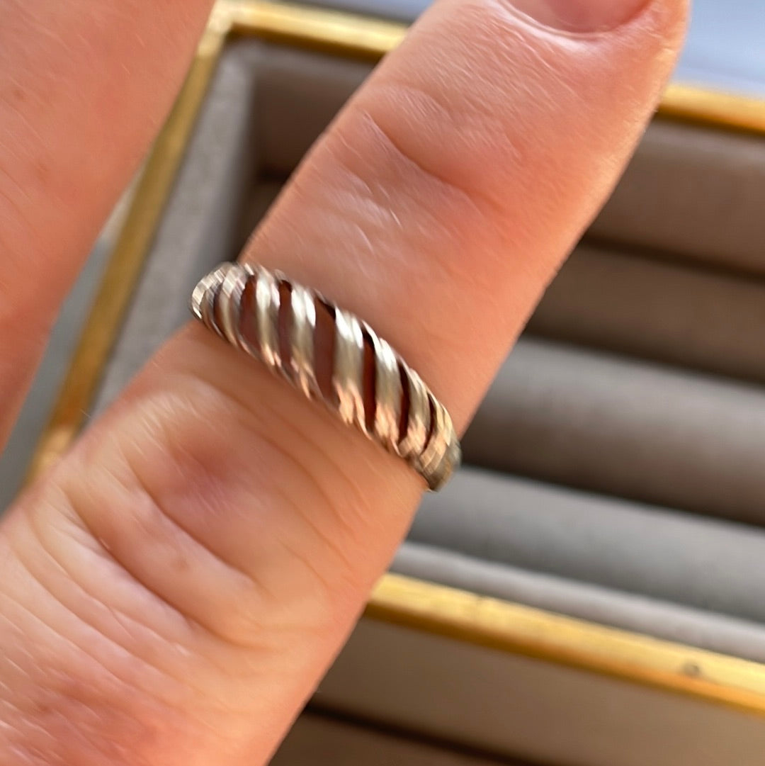 Unbranded Sterling Silver Ring With Open Work Diagonal Lines Size 53