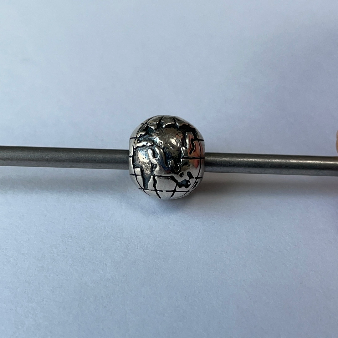 Genuine Pandora World / Earth Retired Clip