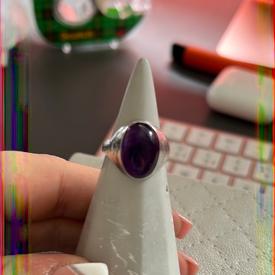 Unbranded Sterling Silver Cabochon Oval Purple Amethyst Glass Ring Size 54 Statement