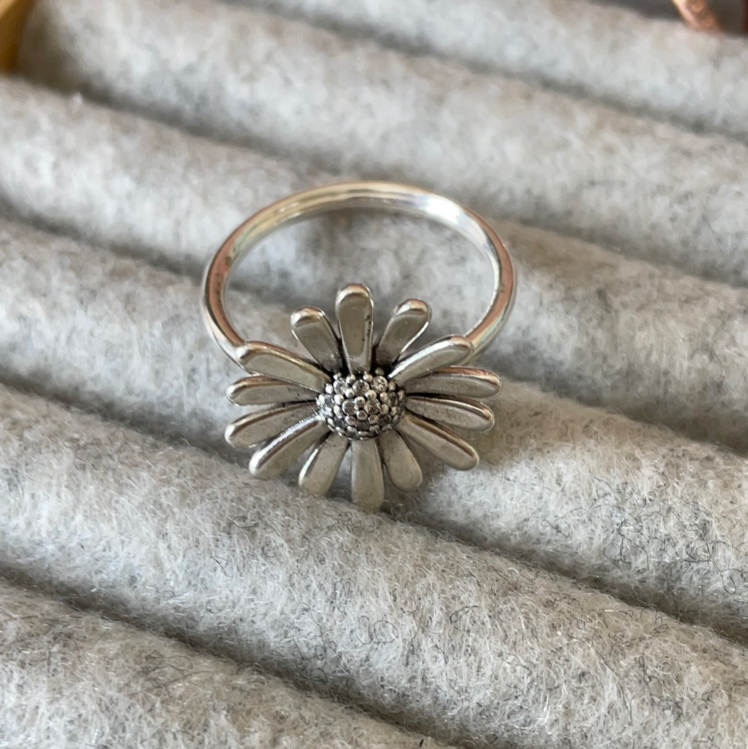 Genuine Pandora Daisy Pave Flower Ring Size 56