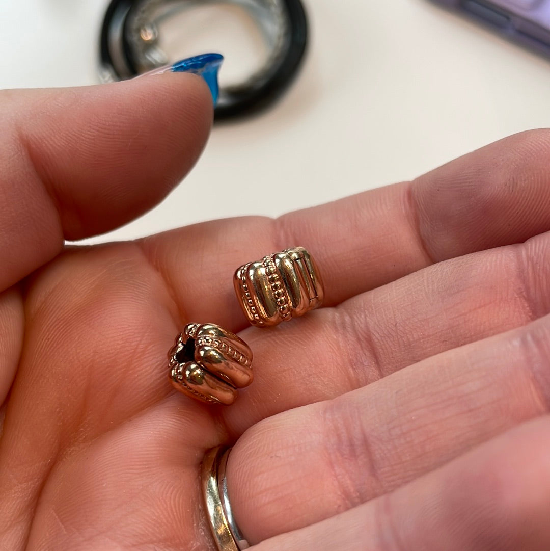 Genuine Pandora Rose Gold Ribbed Line Clip