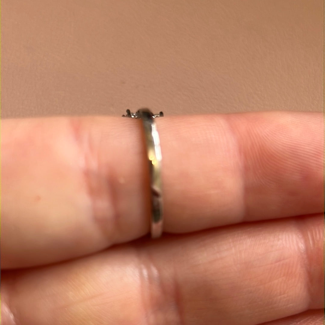 Unbranded But Beautiful Green Pave Stone Ring 52