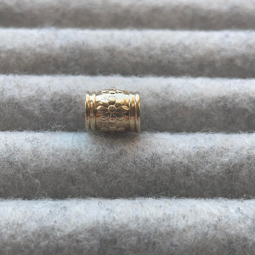 Solid Gold (9ct) unbranded Charm Barrel Floral Flowers Daisy