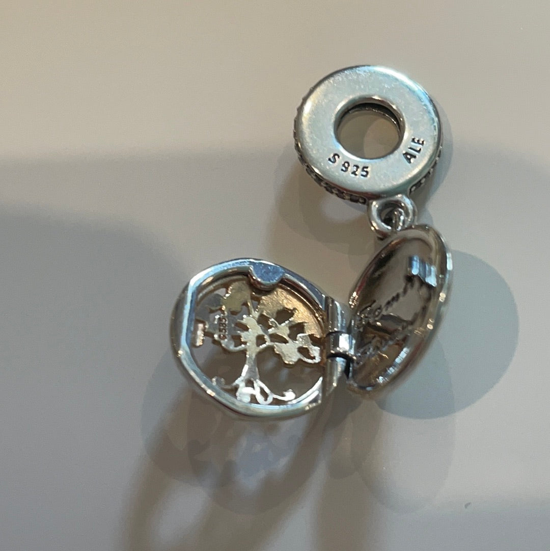 Genuine Pandora Brand New Two Tone G585 and Silver Family Tree Roots Forever Charm Pendant Dangle
