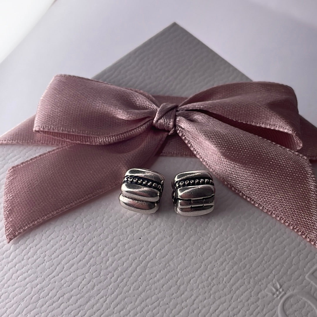 Genuine Pandora Pair of Dotted Line Clips Clip Retired x1