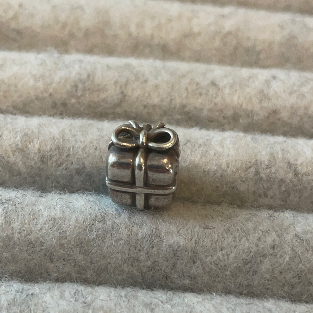 Genuine Pandora Present Gift Charm with Bow Xmas
