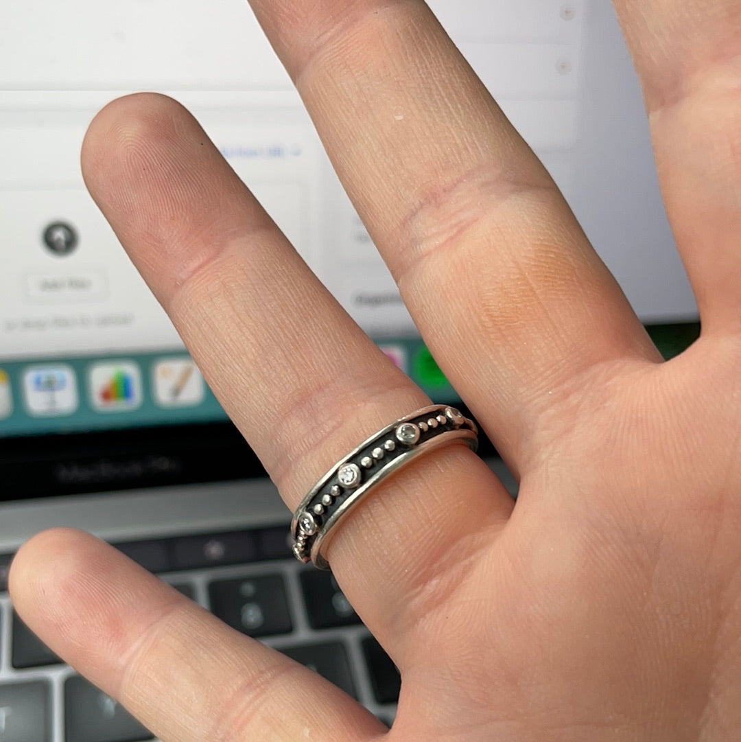 Genuine Pandora Retired Oxidised CZ and Dot Ring Size 54