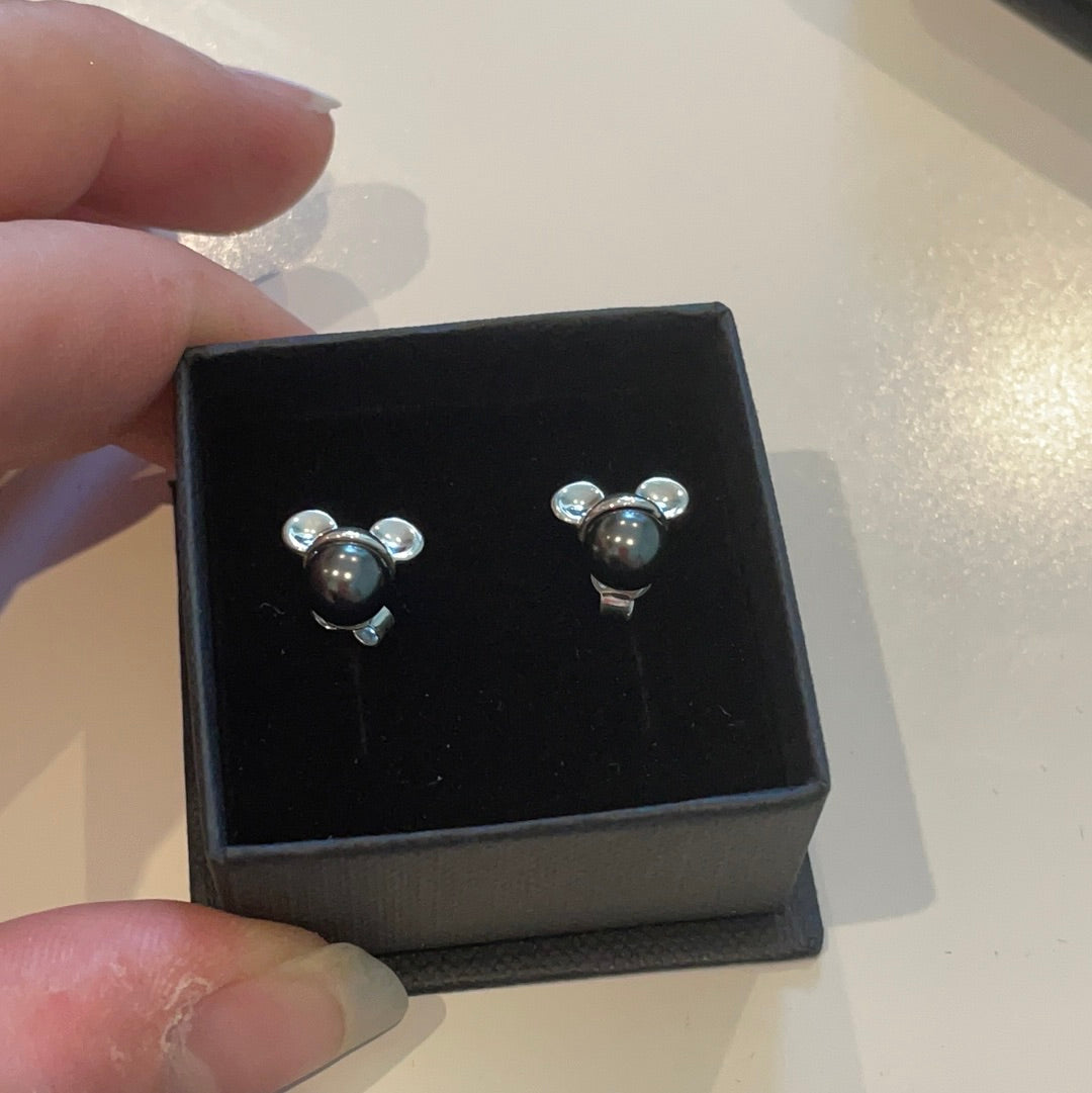 Genuine Chamilia Brand New in Box Disney Mickey Mouse Ears Black Pearl Earrings Studs