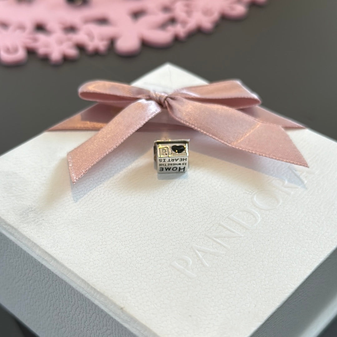 Genuine Chamilia House "Home is where the heart is" Charm
