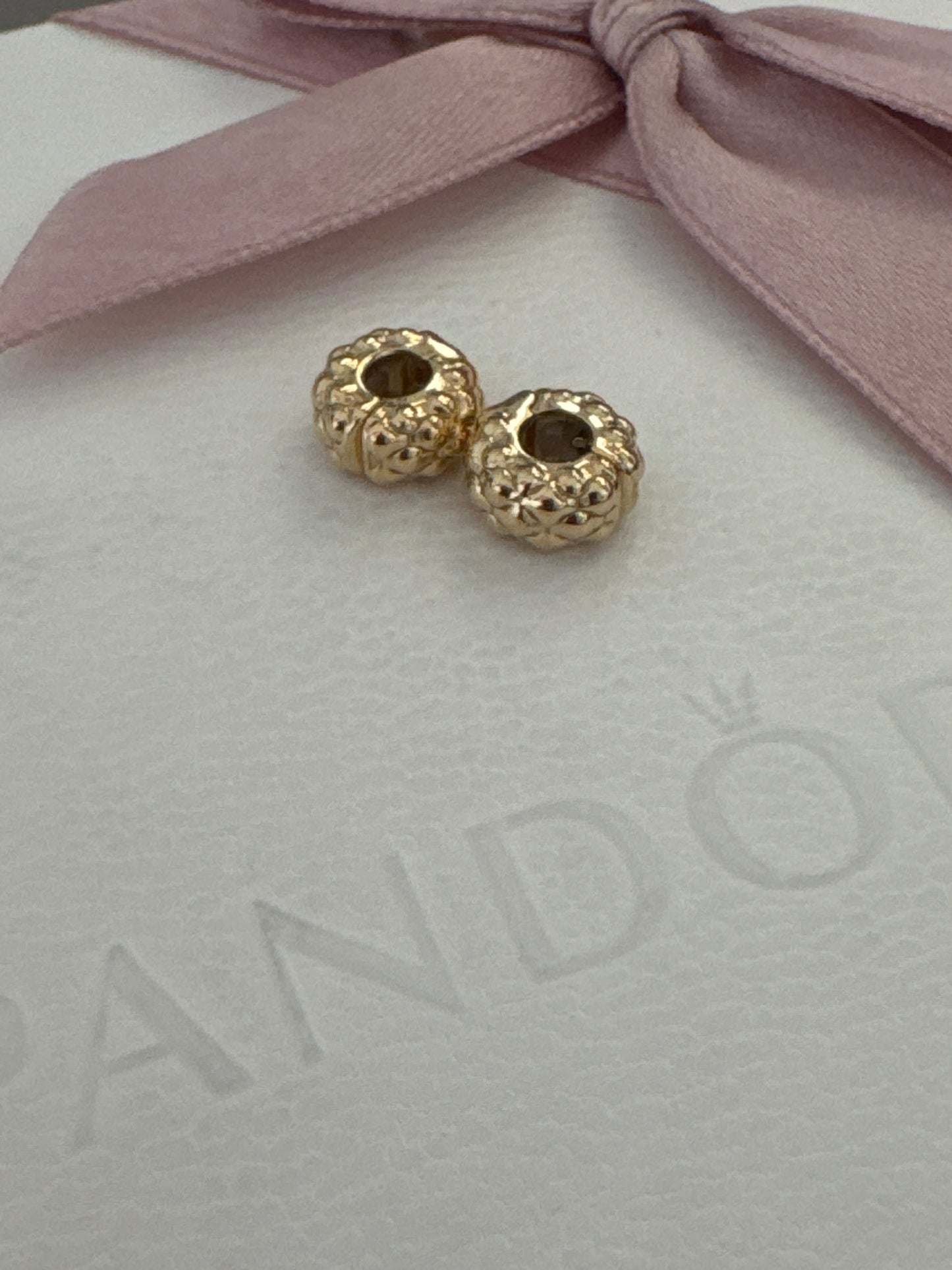 Genuine Pandora Shine Gold Plated Studded Clip Small x1