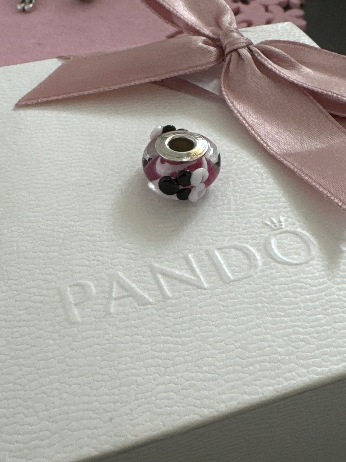 Genuine Chamilia Disney Murano Minnie Mouse Charm HTF