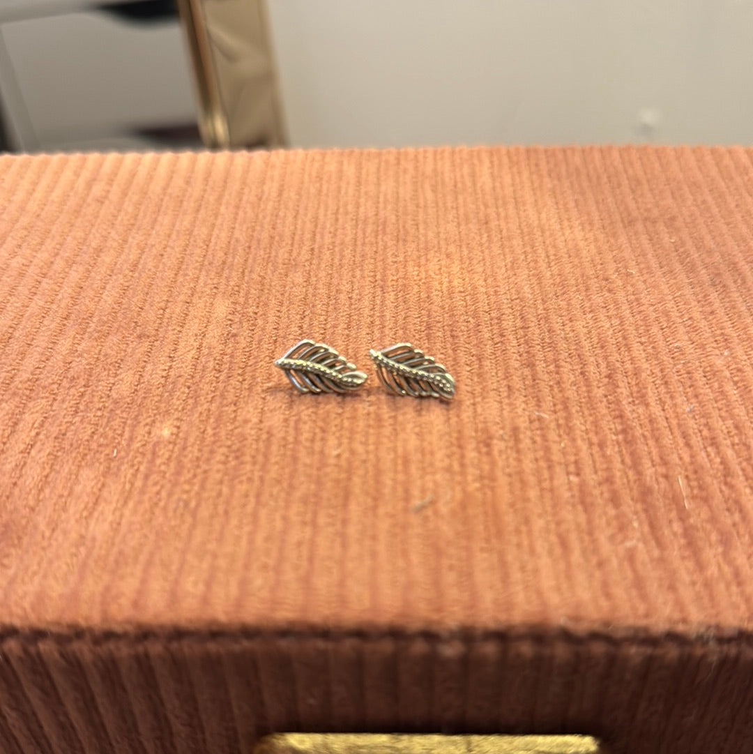 Genuine Pandora Pave Dazzling Feather Leaf Earrings Studs