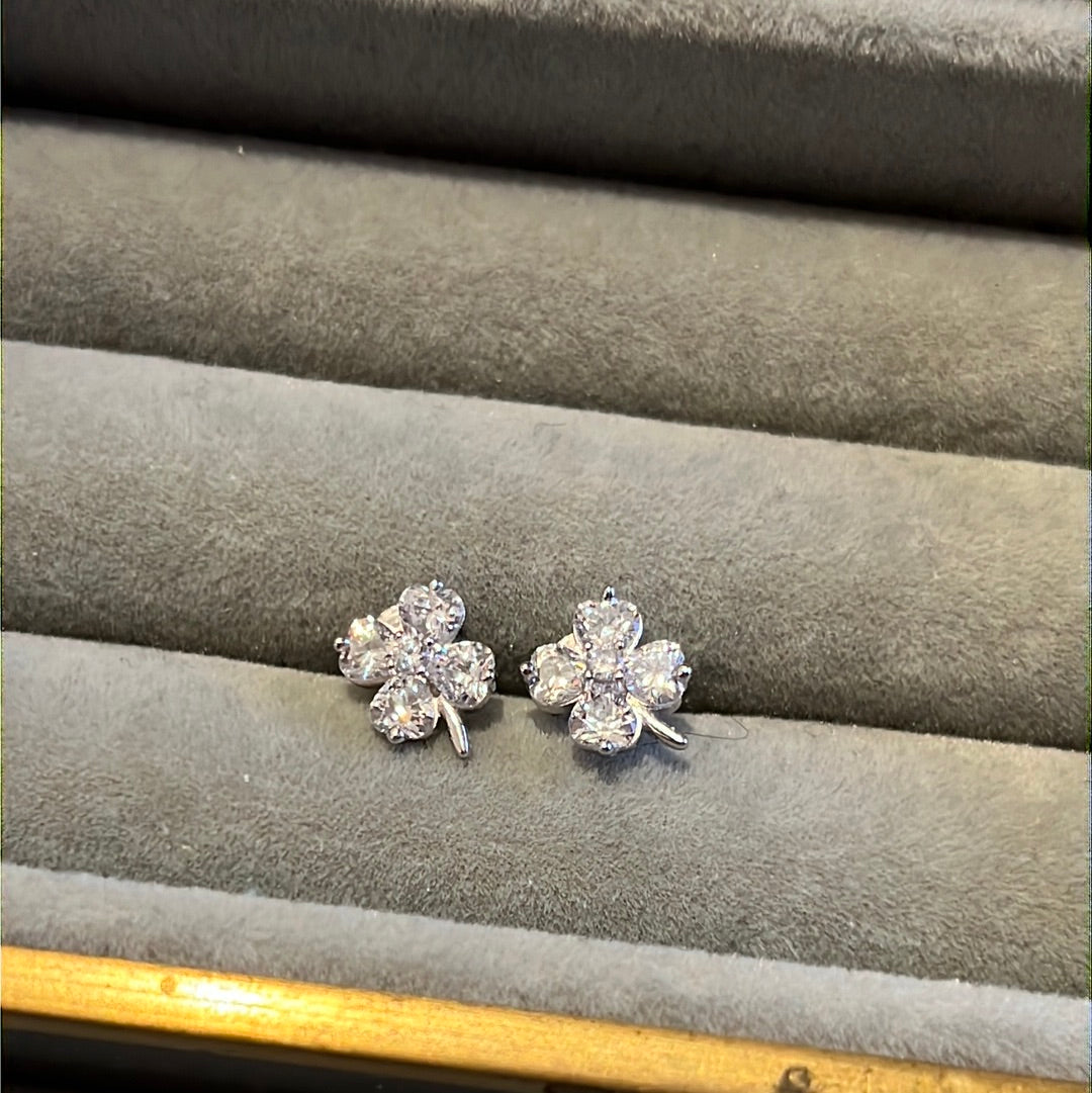 Brand New Sterling Silver Pave Cz Clear Clover Stud Earrings